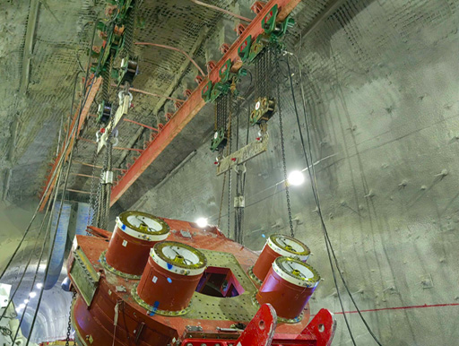 南京今明機(jī)械工程有限公司為中鐵山東李樓煤礦，定制4臺32t氣動葫蘆用于盾構(gòu)機(jī)組裝